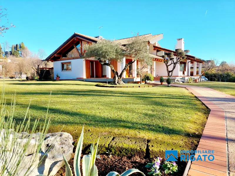 Villa a Castelcucco a Castelcucco